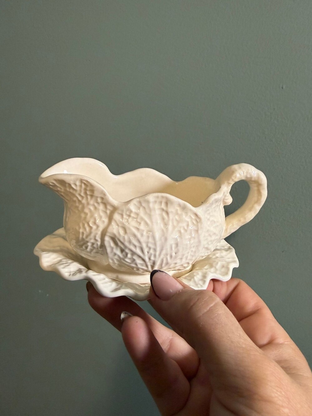 165 English cabbage leaf gravy boat